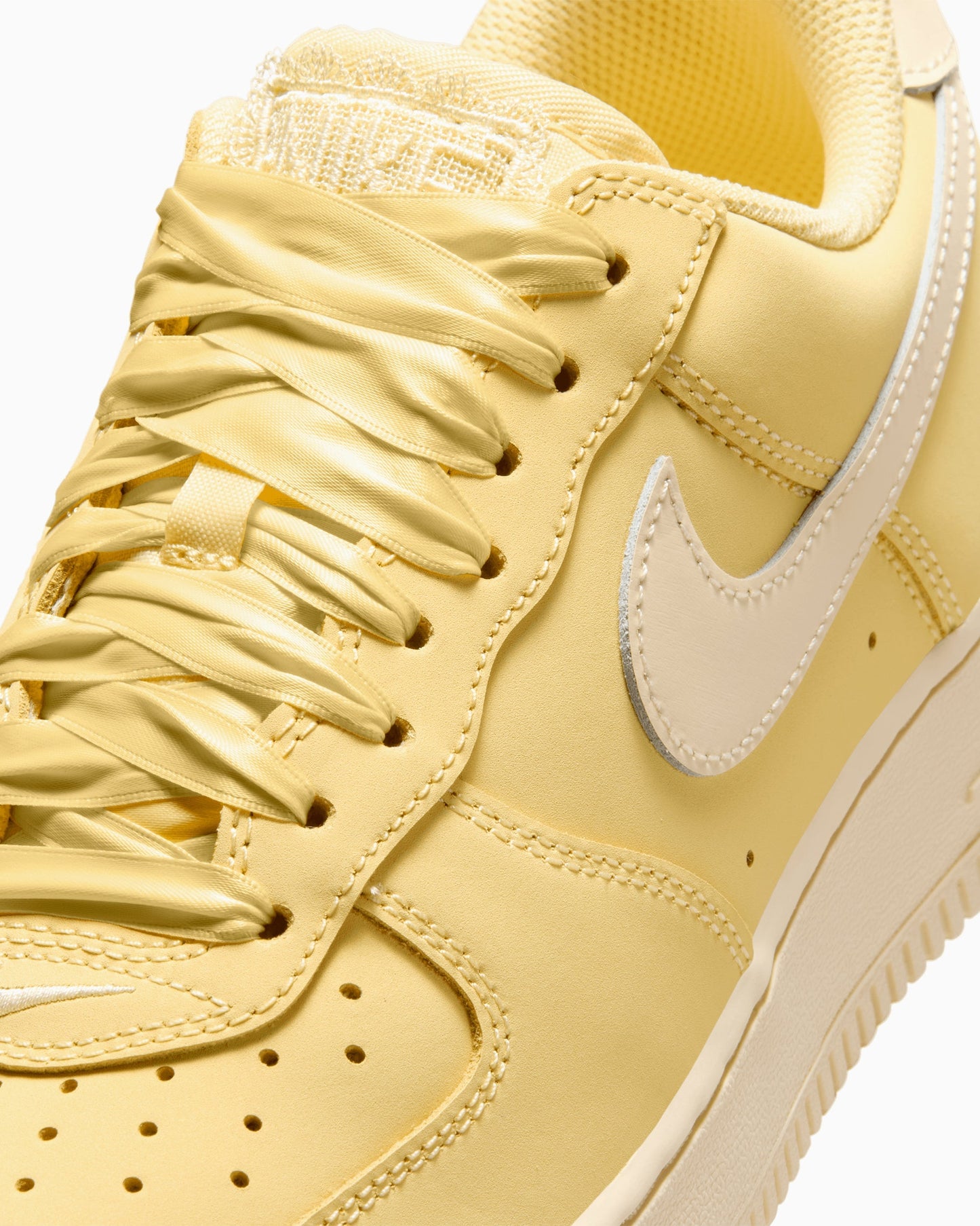 Nike Air Force 1 Low Rétro Premium lacets en ruban jaune clair (Femmes)