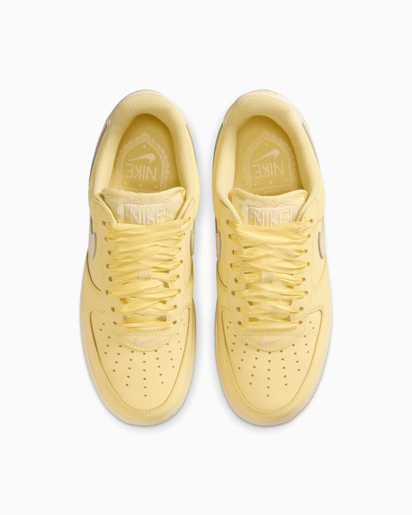 Nike Air Force 1 Low Rétro Premium lacets en ruban jaune clair (Femmes)