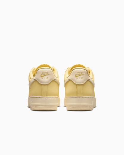 Nike Air Force 1 Low Rétro Premium lacets en ruban jaune clair (Femmes)