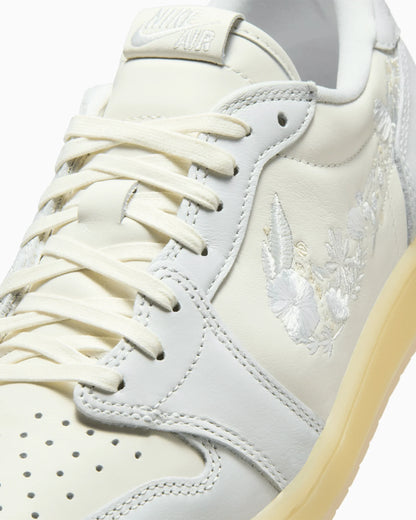 Air Jordan 1 Retro Low OG Swoosh fleuri