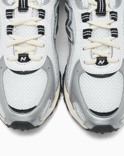 New Balance 204L argent métallisé et noir