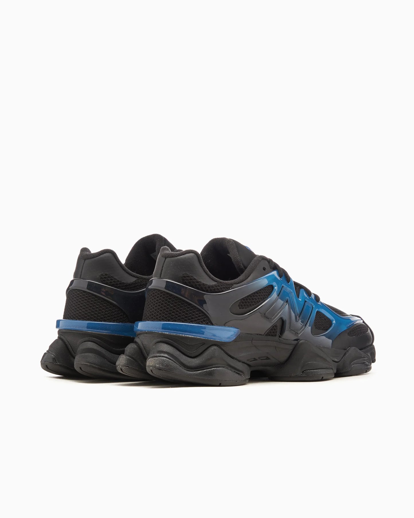 New Balance 9060 bleu marine et noir dégradé