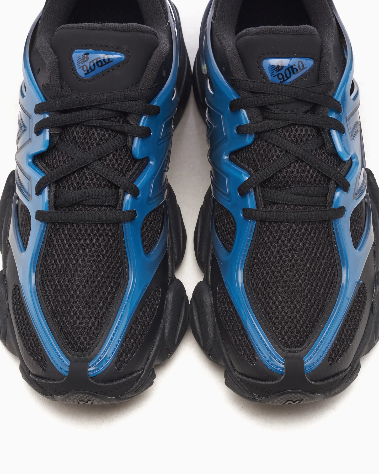 New Balance 9060 bleu marine et noir dégradé