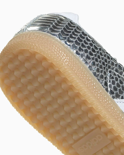 adidas Samba en cuir patent peau de serpent argent métallisé (Femme)