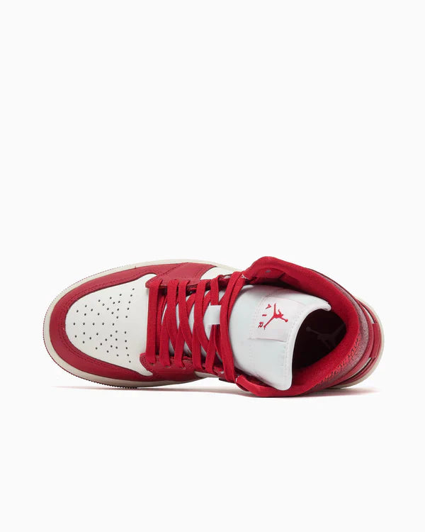 Jordan 1 Mid SE cuir rouge craquelé (Femme)