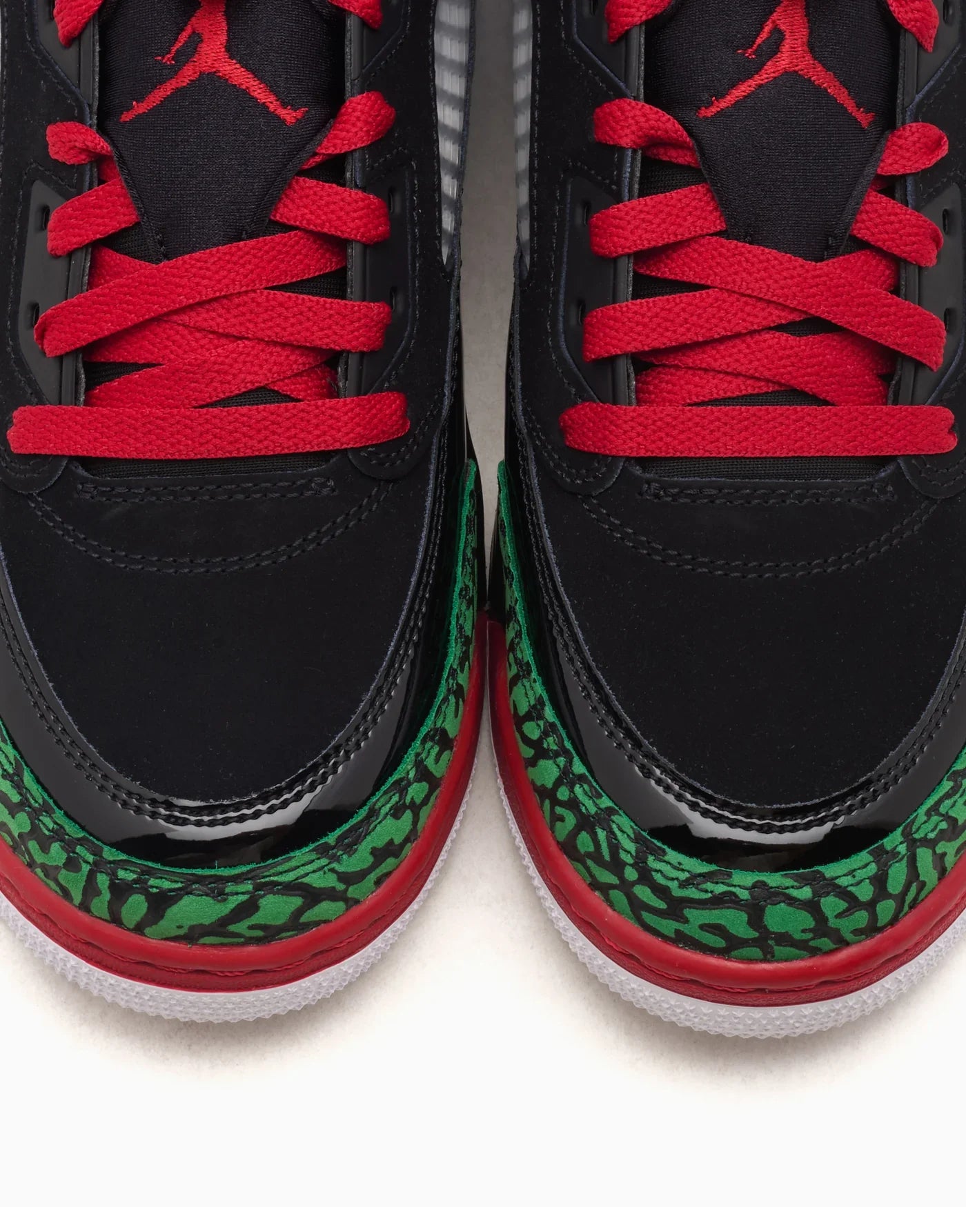 Jordan Spizike Low Noir Vert Classique Blanc Rouge Varsité