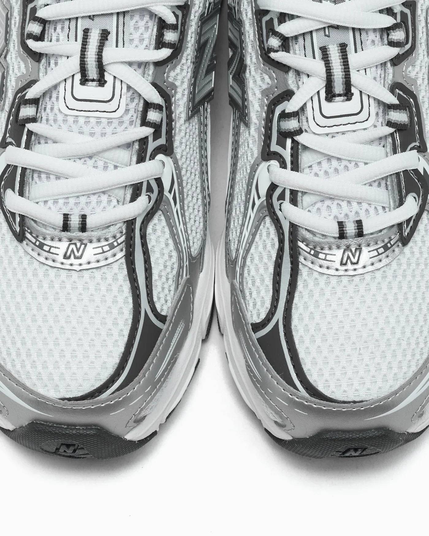 New Balance 740 Blanc Métallisé Argent Noir