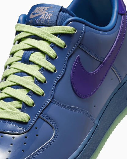 Nike Air Force 1 Low en cuir patent Mystic Navy Grape Ice