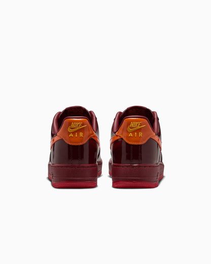 Nike Air Force 1 Low en cuir verni Rouge Team foncé et Orange de sécurité