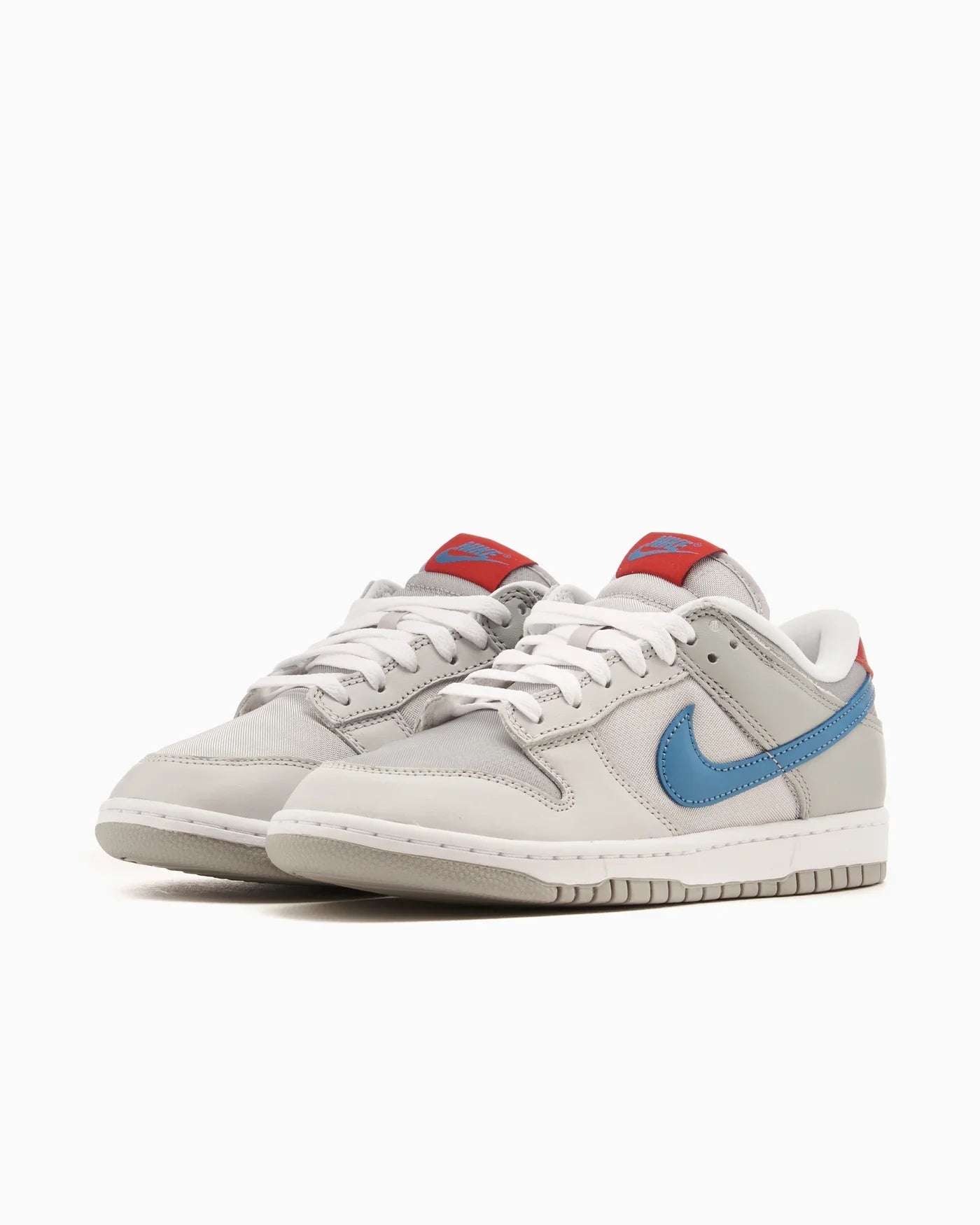 Nike Dunk Low Surfer d’argent (2024)