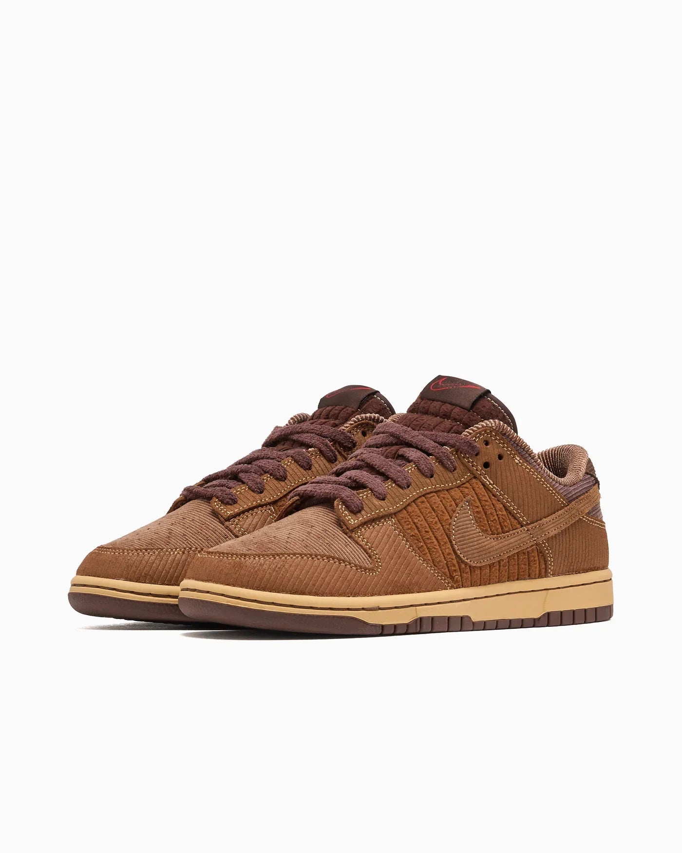Nike Dunk Low Retro Premium British Tan clair en velours côtelé