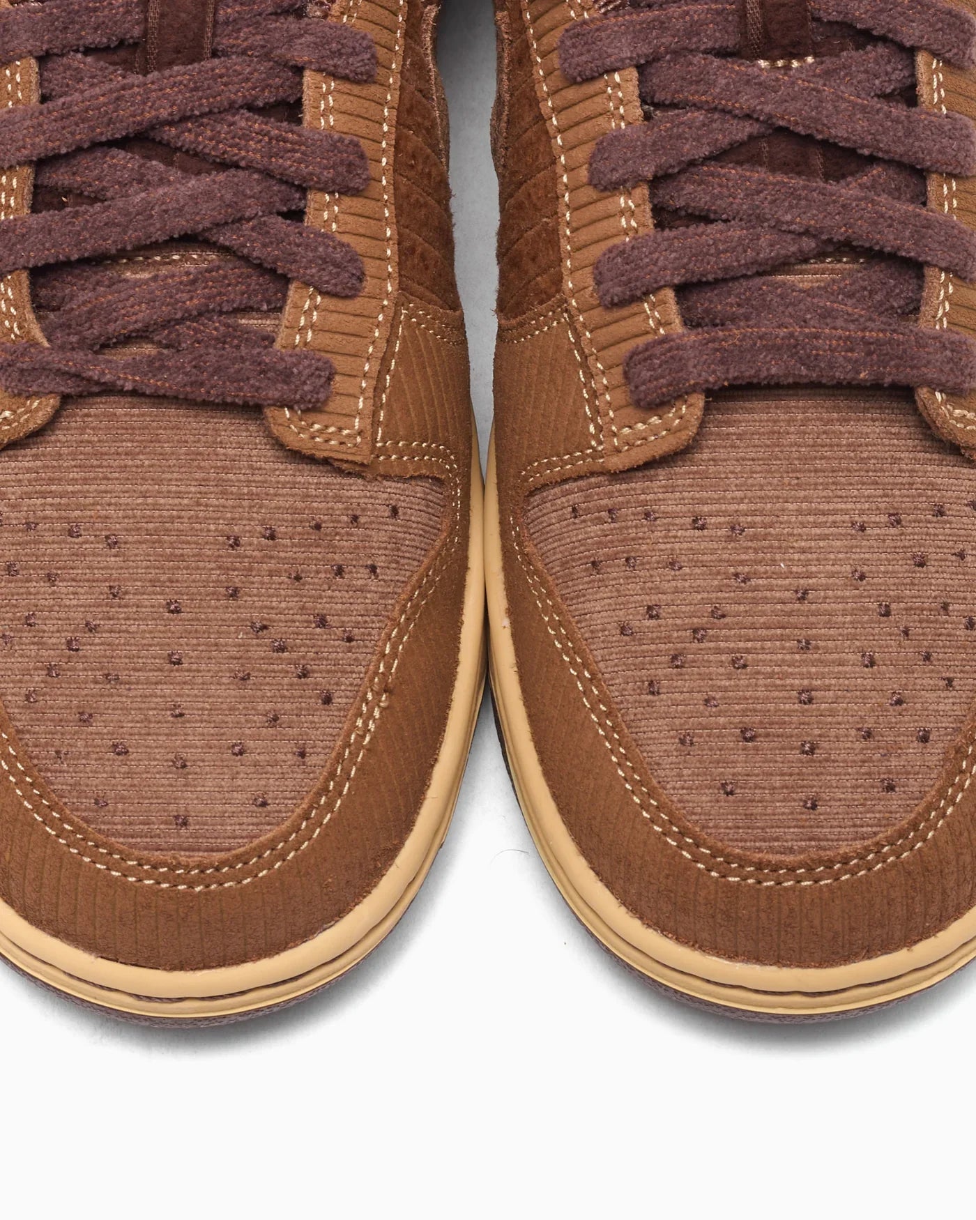 Nike Dunk Low Retro Premium British Tan clair en velours côtelé