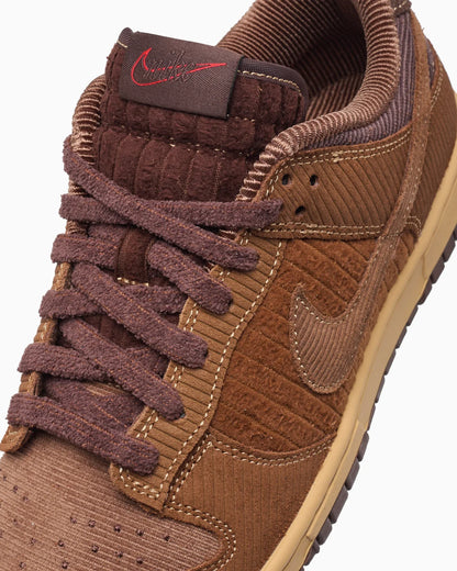 Nike Dunk Low Retro Premium British Tan clair en velours côtelé