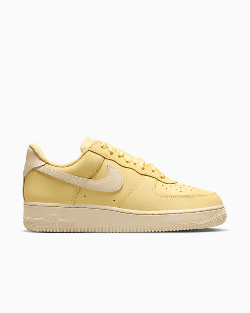 Nike Air Force 1 Low Rétro Premium lacets en ruban jaune clair (Femmes)