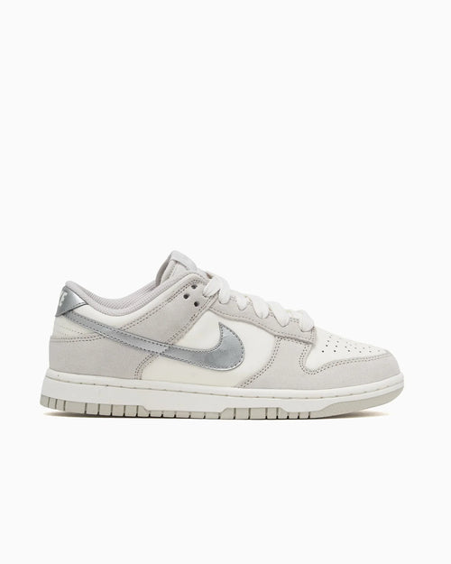 Nike Dunk Low Swoosh argenté (Femme)