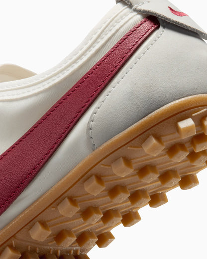 Nike Moon Shoe Summit White Crimson Gum (Femme)