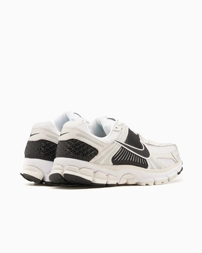 Nike Zoom Vomero 5 Blanc et Noir