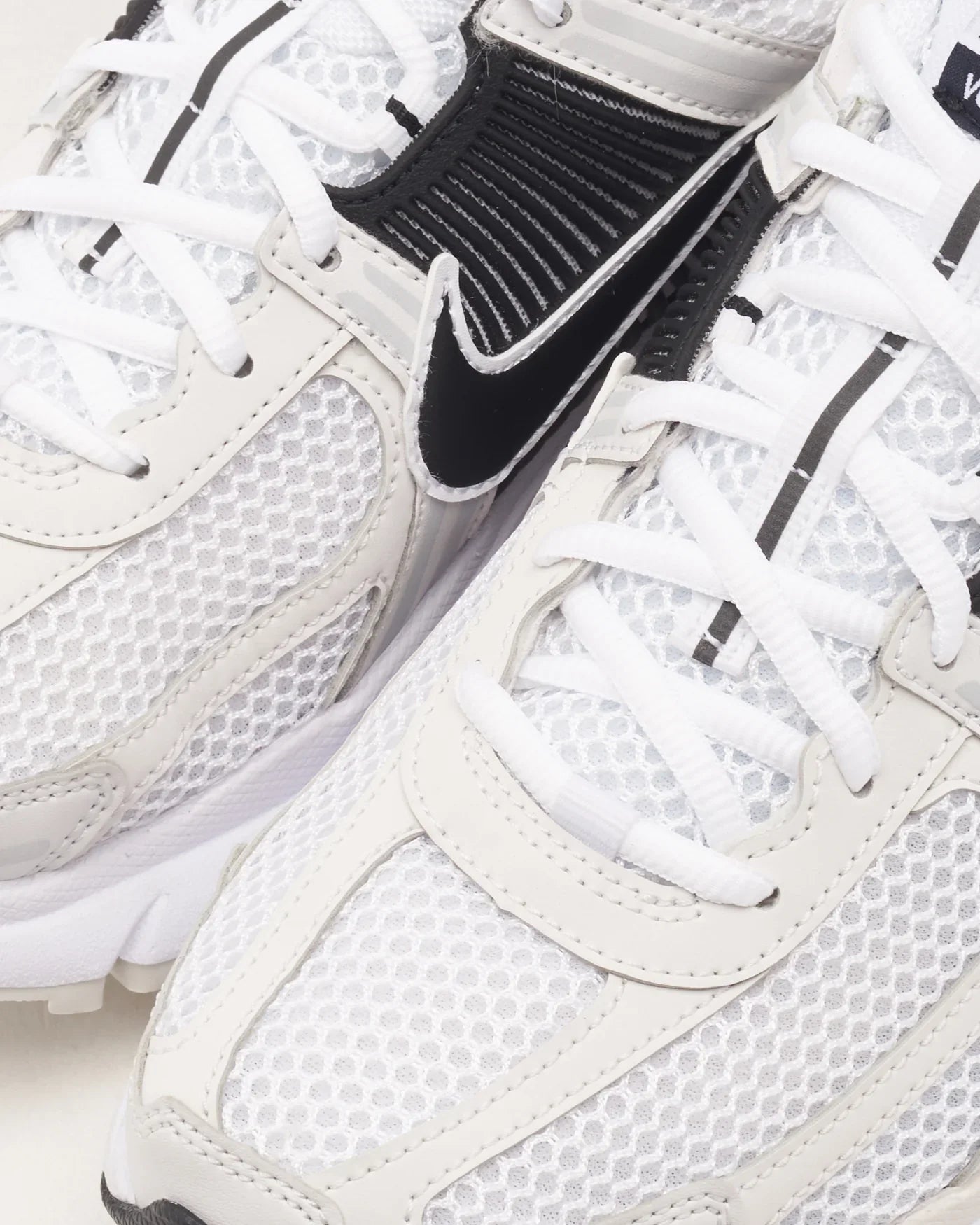 Nike Zoom Vomero 5 Blanc et Noir