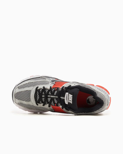 Nike Zoom Vomero 5 Cramoisi vif et argent métallique