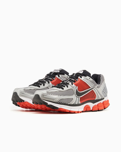 Nike Zoom Vomero 5 Cramoisi vif et argent métallique