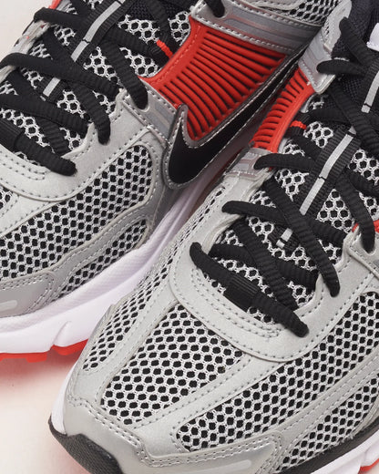 Nike Zoom Vomero 5 Cramoisi vif et argent métallique