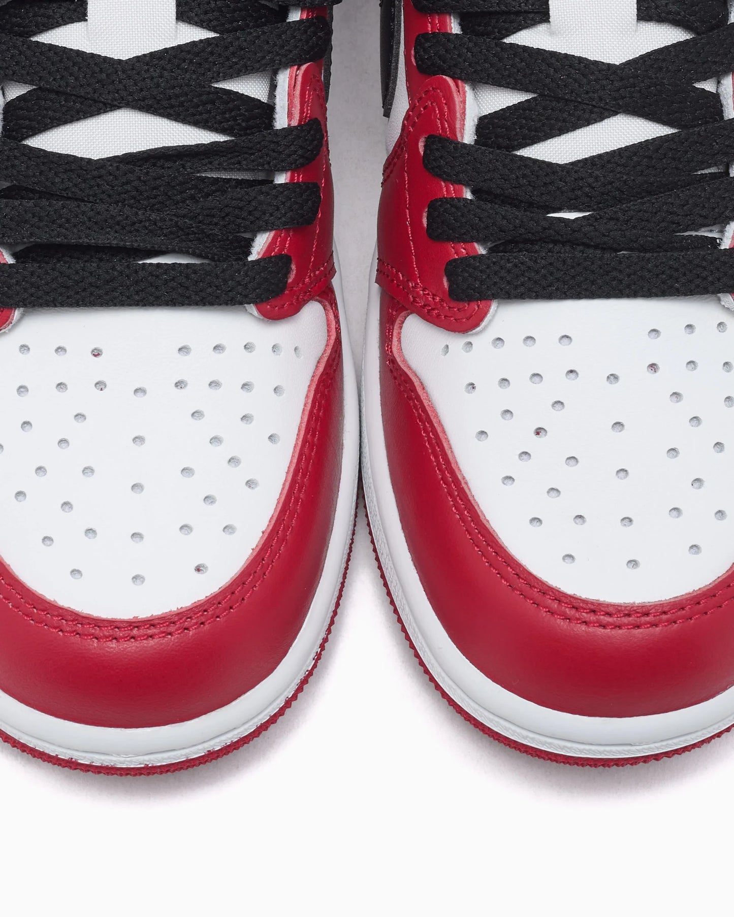 Air Jordan 1 Retro Low OG Chicago 2025